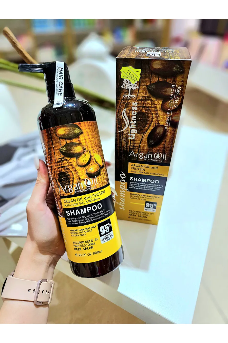 فاقد سولفات و بدون آسیب به موها و پوسته کف سرمناسب برای انواع موها حتی موهای کراتین شده Shampoo Argan Oil 900 ML لایت نس Lightness شامپو بدون سولفات روغن آرگان